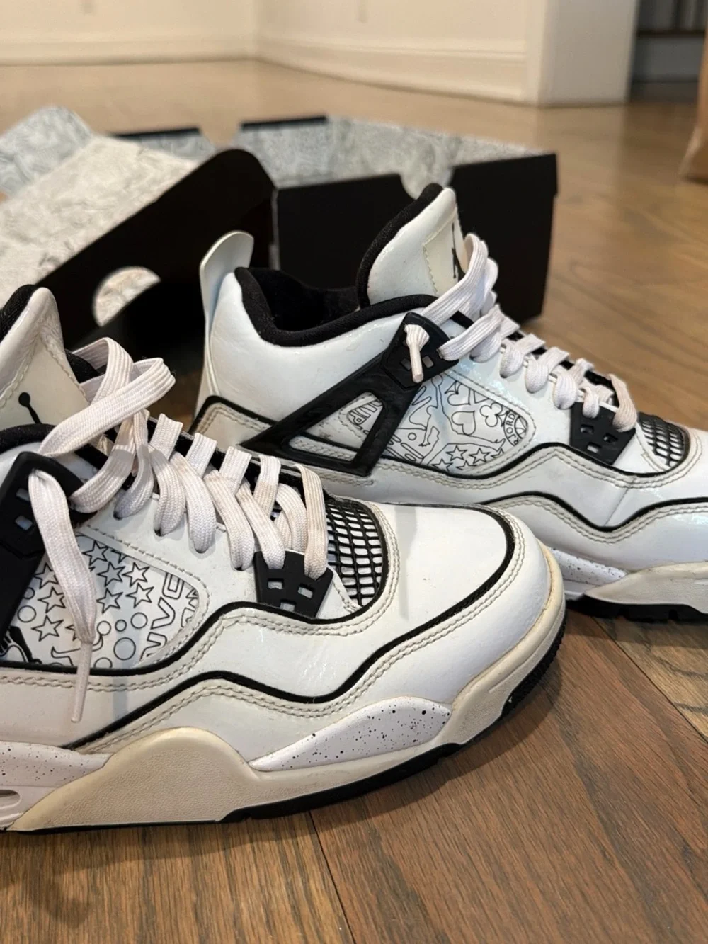Nike White and Black Graphic Detail Men's Sneakers